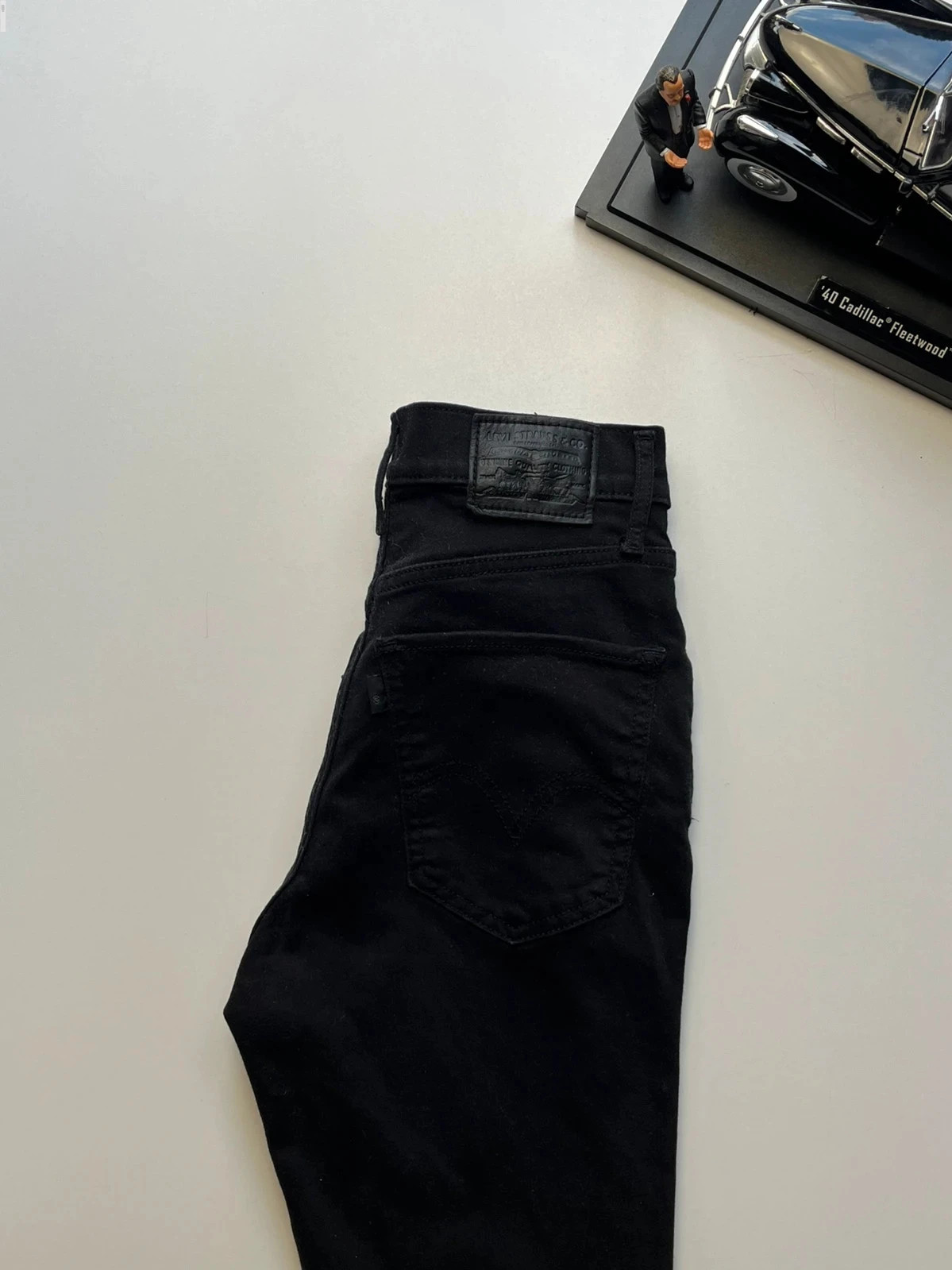 Levi’s premium high waist stretch tapered zip leg legging style black women’s jeans W26 L25 UK8