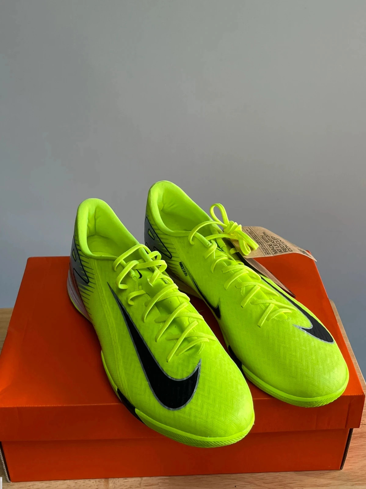 Brand new in box Nike mercurial Vapor 16 academy low top mad voltage/neon men’s football boots UK10