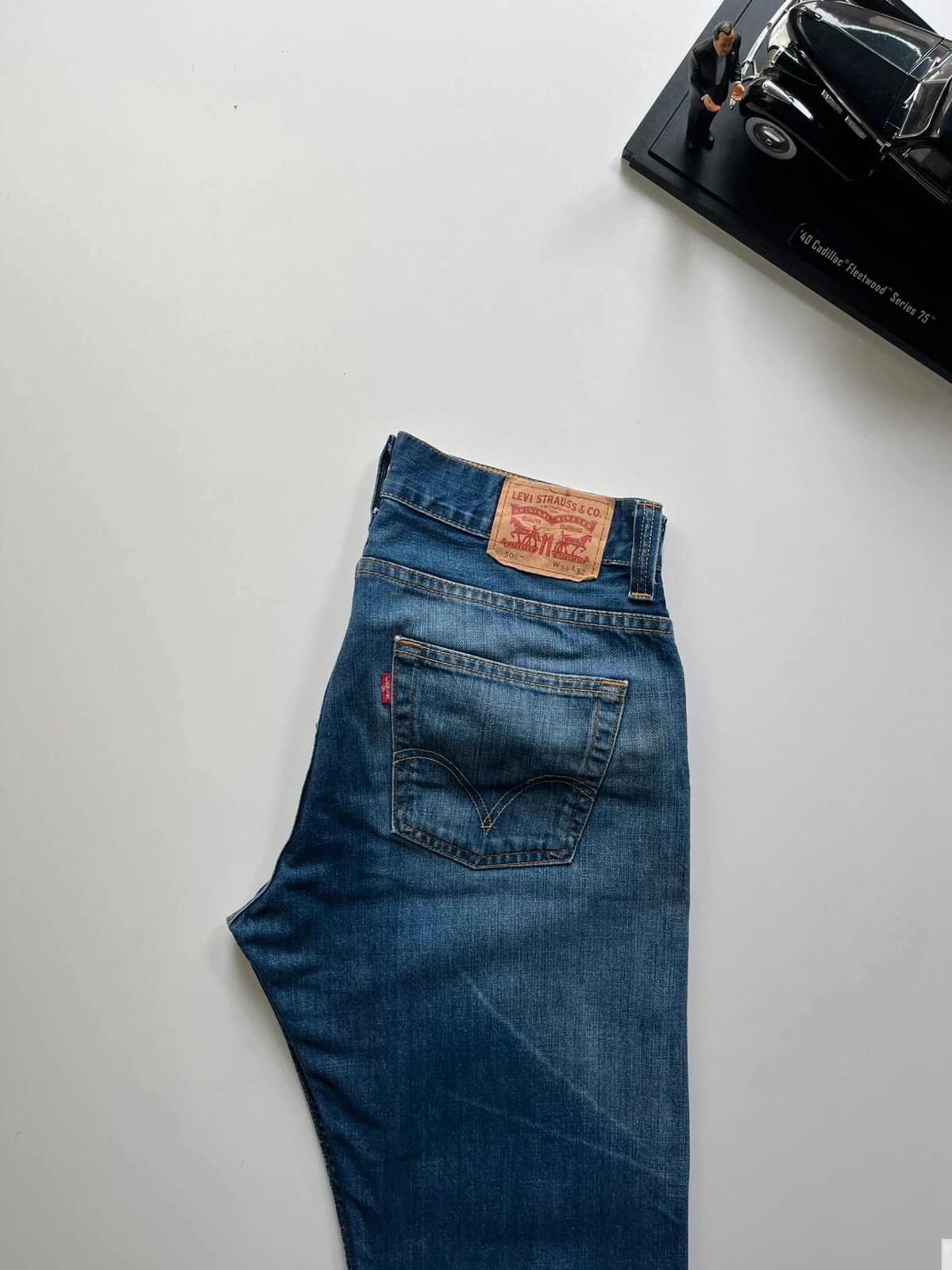 Levi’s vintage 506 relaxed fit straight leg blue men’s workwear jeans W34 L32