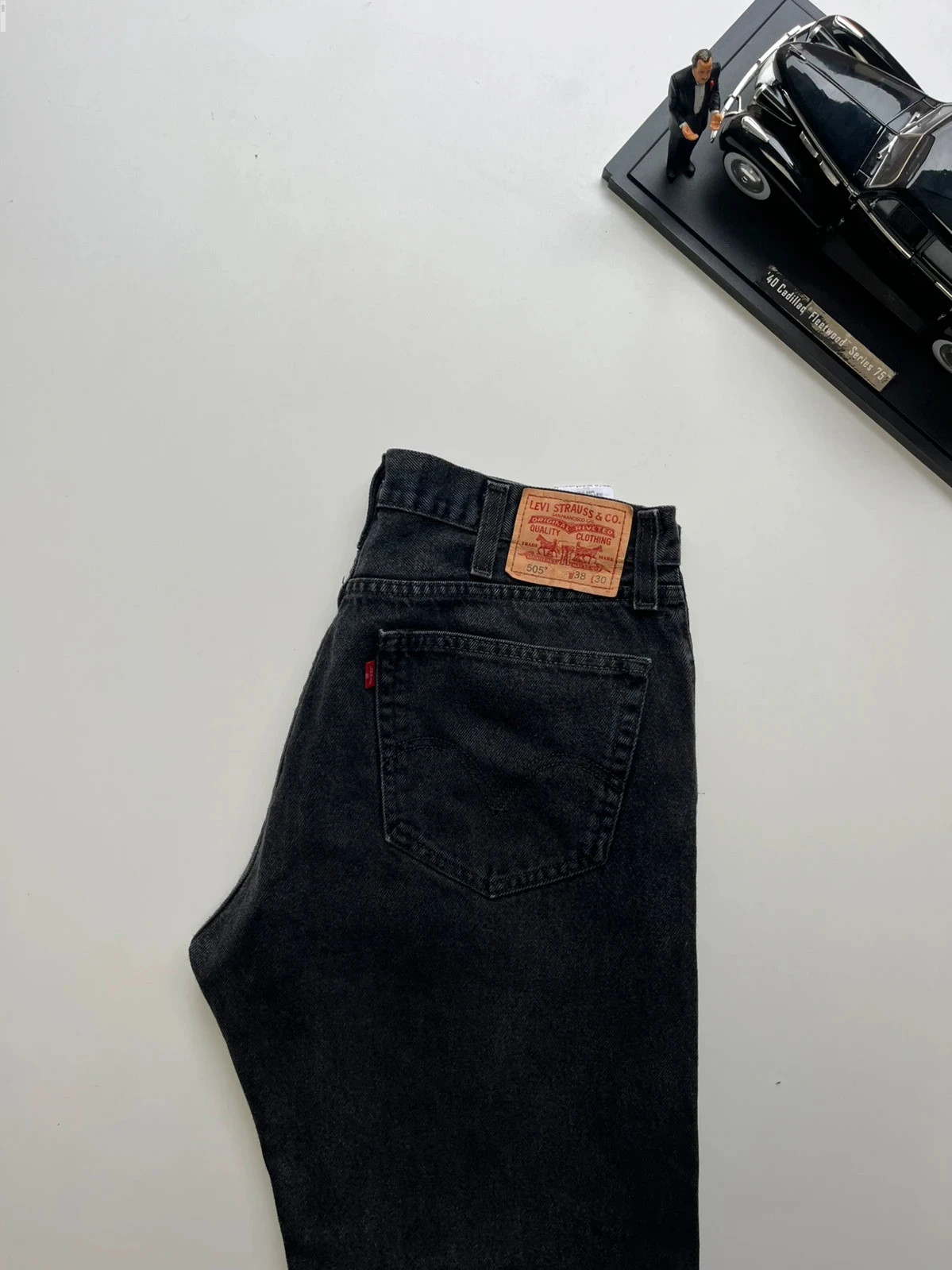 Levi’s vintage 505 mid-rise straight fit mom-style black women’s jeans UK20 W38 L30