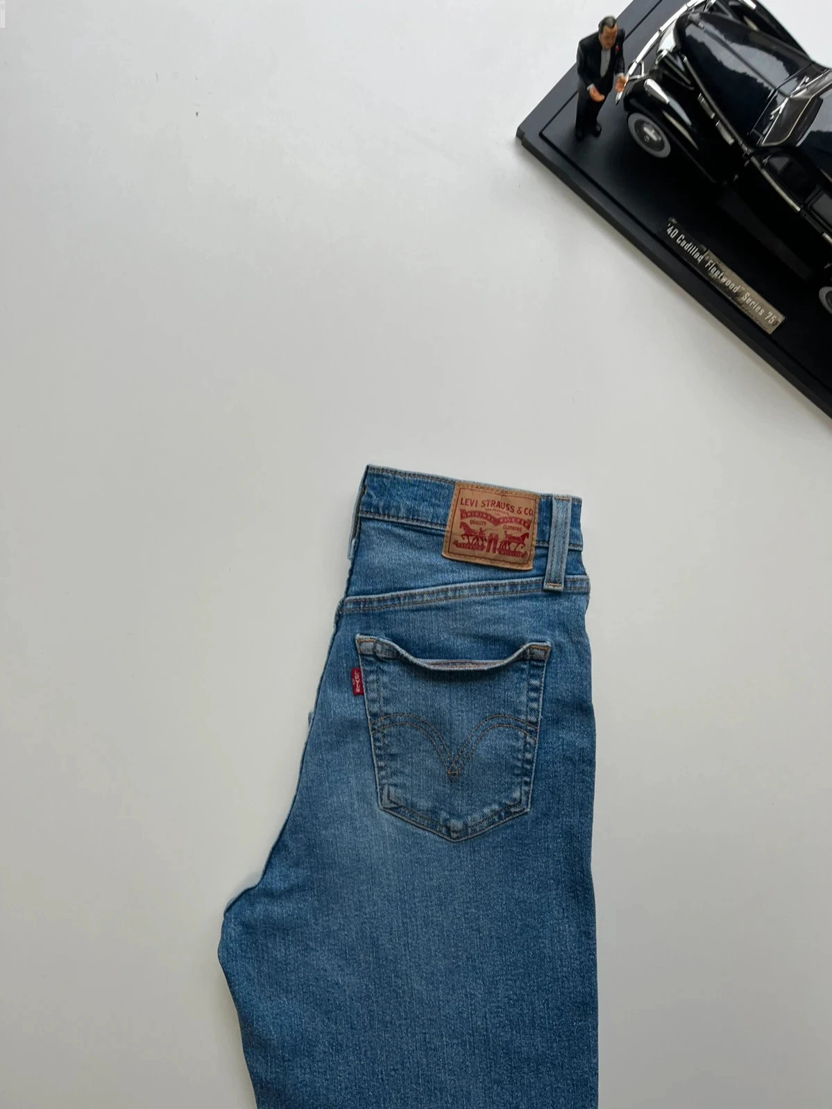 Levi’s vintage hi-waisted mom-style tapered blue stretch ripped women’s jeans UK8 W27 L26 Altered