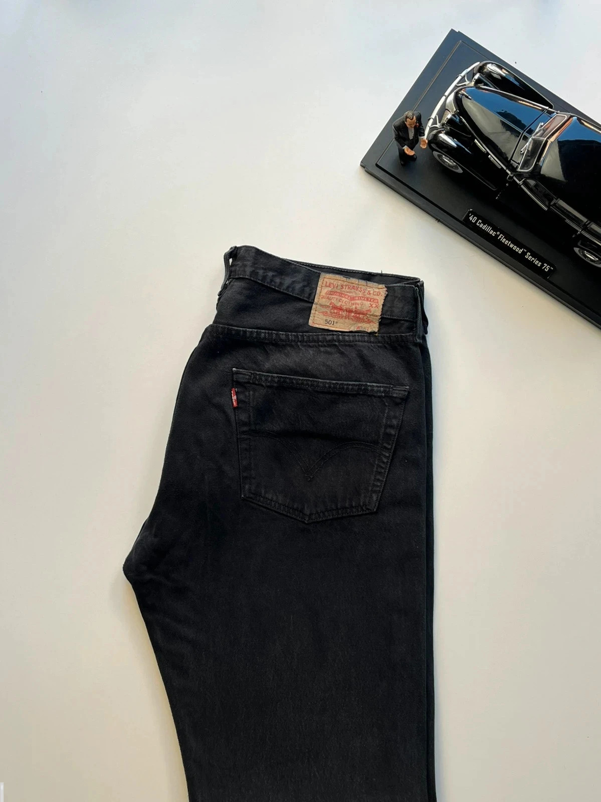 Levi’s vintage 501 straight leg mid-rise black mens jeans W38 L32