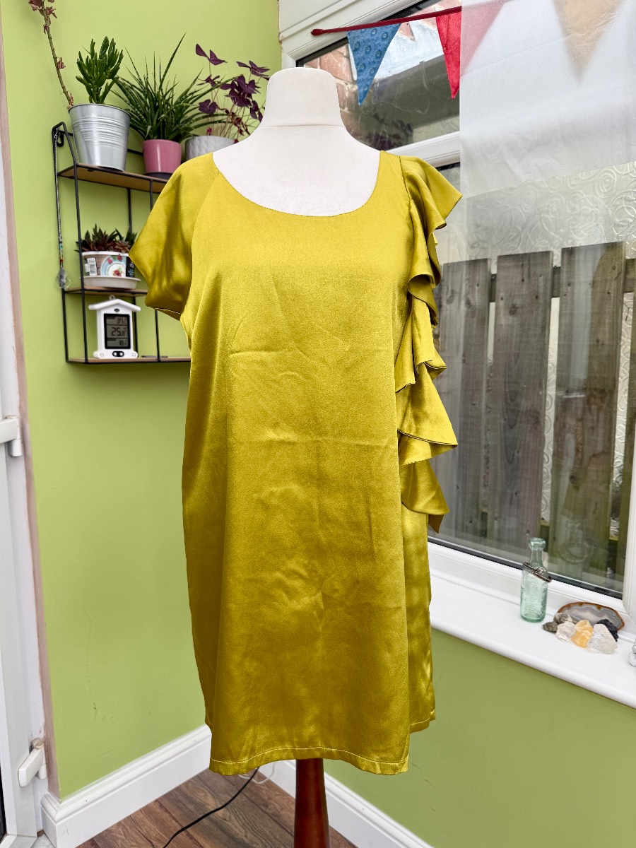 Vero Moda chartreuse satin knee length dress size XL B17
