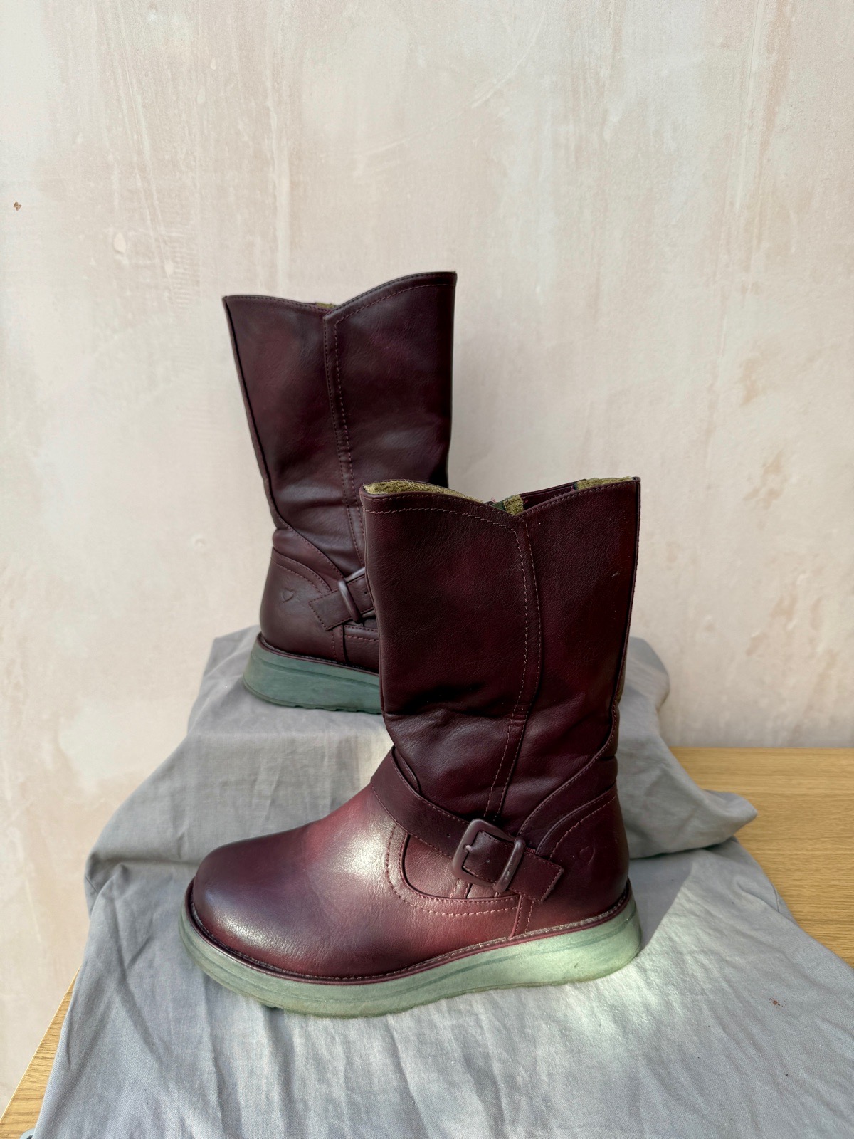 Heavenly Feet size 6 burgundy mid calf fur lined boots