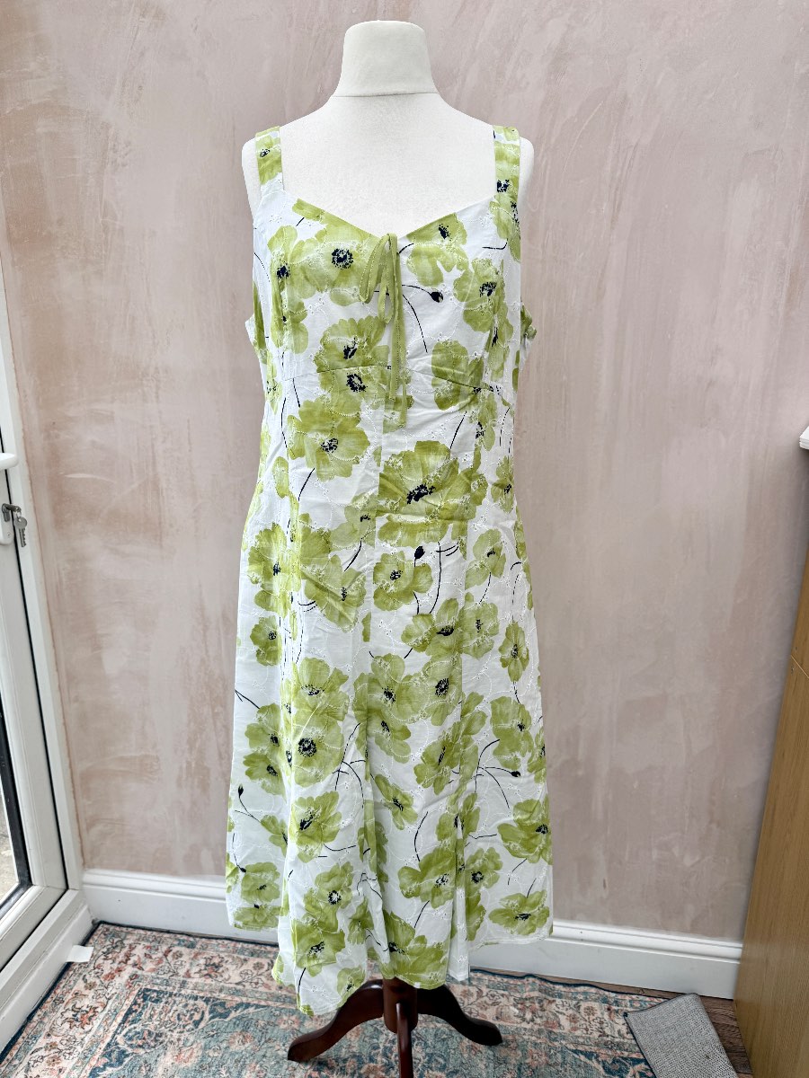 Per Una white green floral midi length tea dress with embroidery size 18 B28