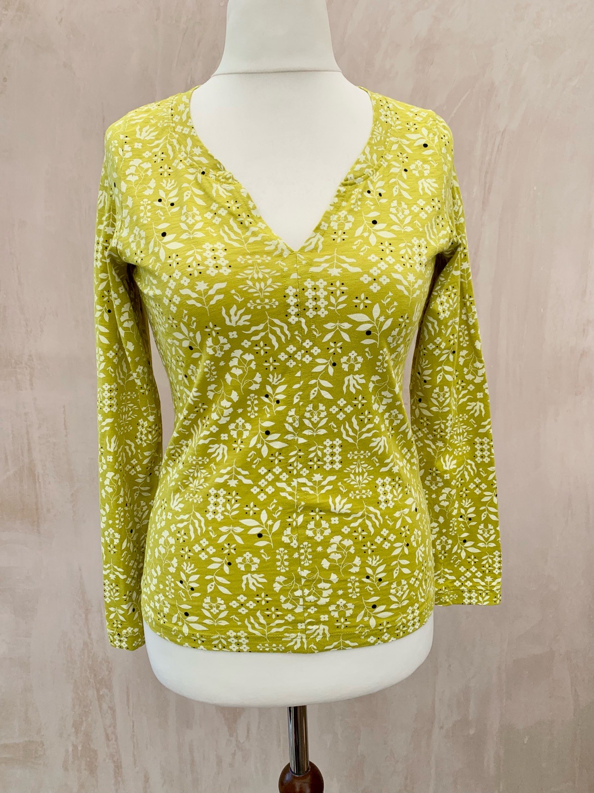 White stuff lime green long sleeve T-shirt size 6 B32