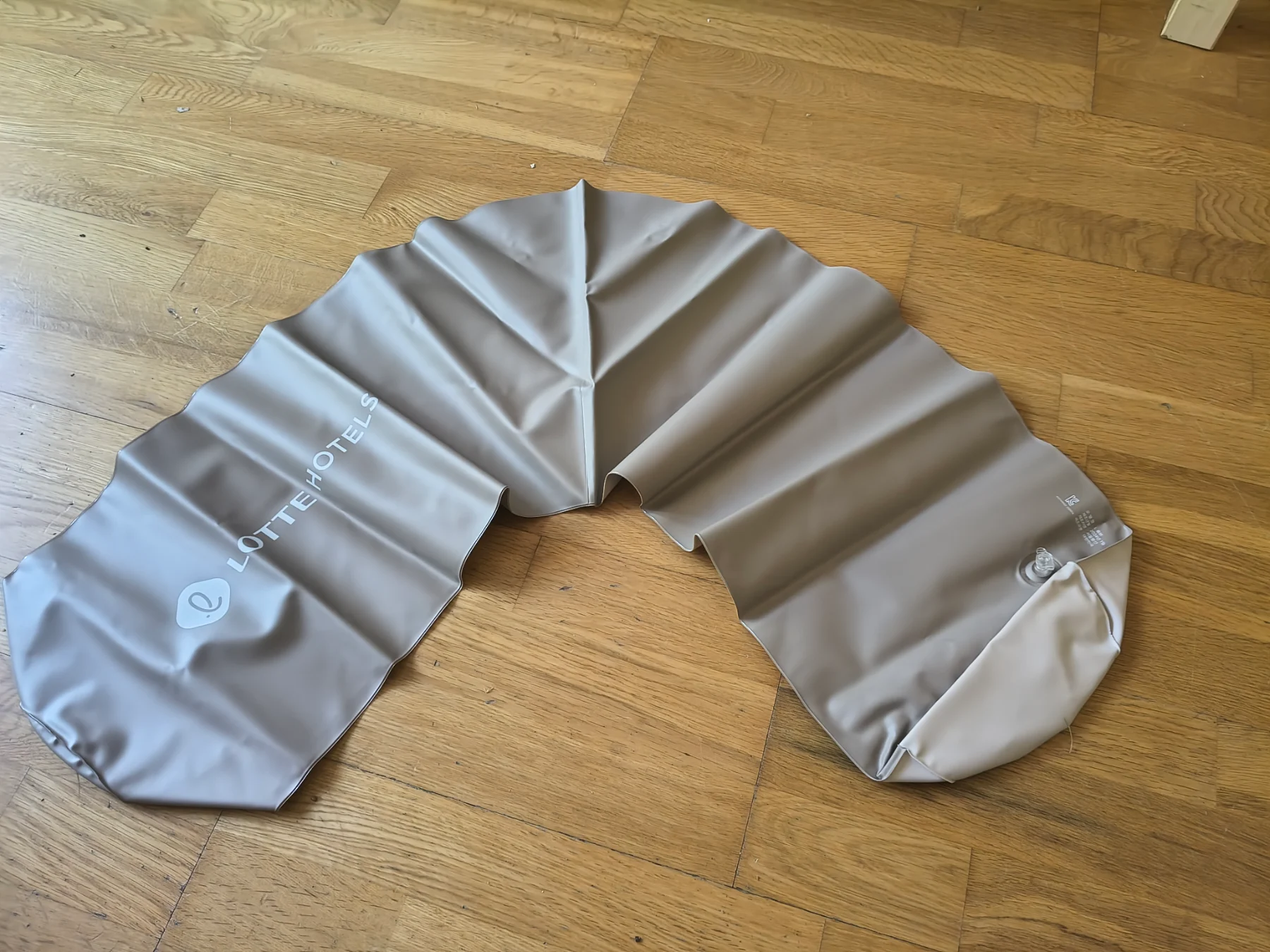 Lotte Hotels V-Shaped Inflatable Pillow – Travel Pillow