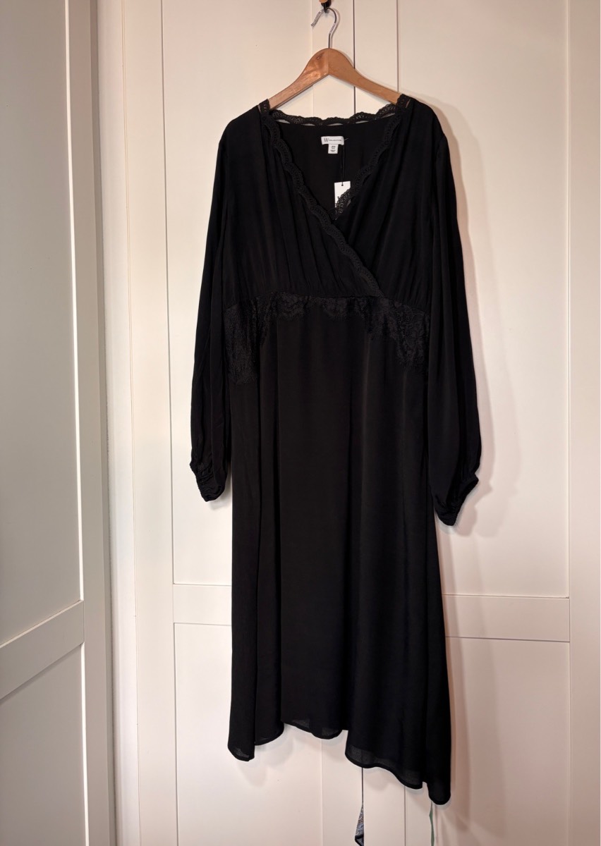Wallis occasionally black dress size 20. New with tags.
