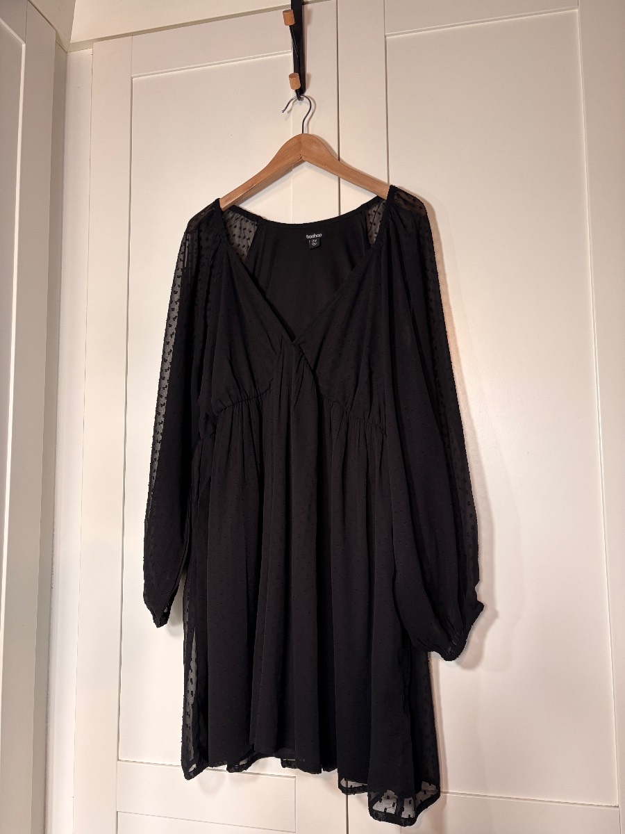 Boohoo black smart casual dress size 20 (comes up large) long sleeves on knee