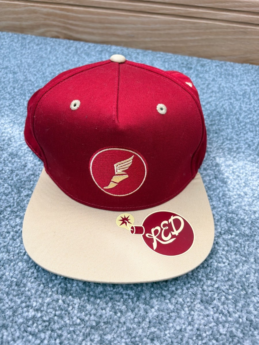 Team Fortress 2 SnapBack hat cap red and beige gaming