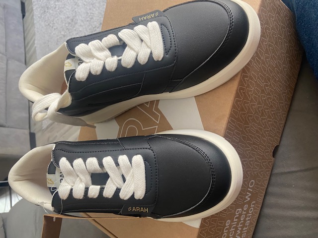 ARAH Wanderers Sneakers – Midnight Black