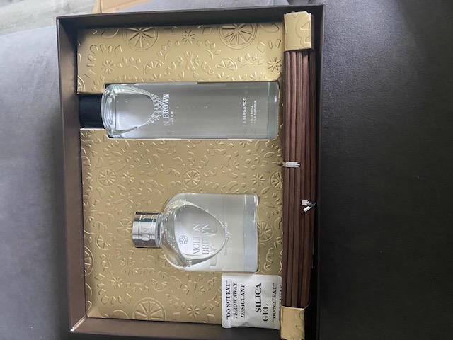 Molton Brown Orange & Bergamot Home Fragrance Set – Diffuser & Reed Sticks