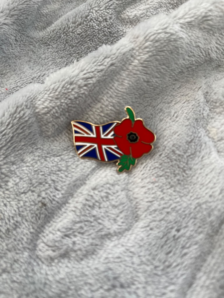 Red poppy Union Jack pin badge