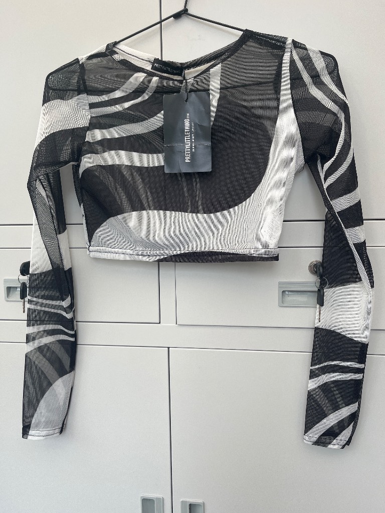Abstract mesh top