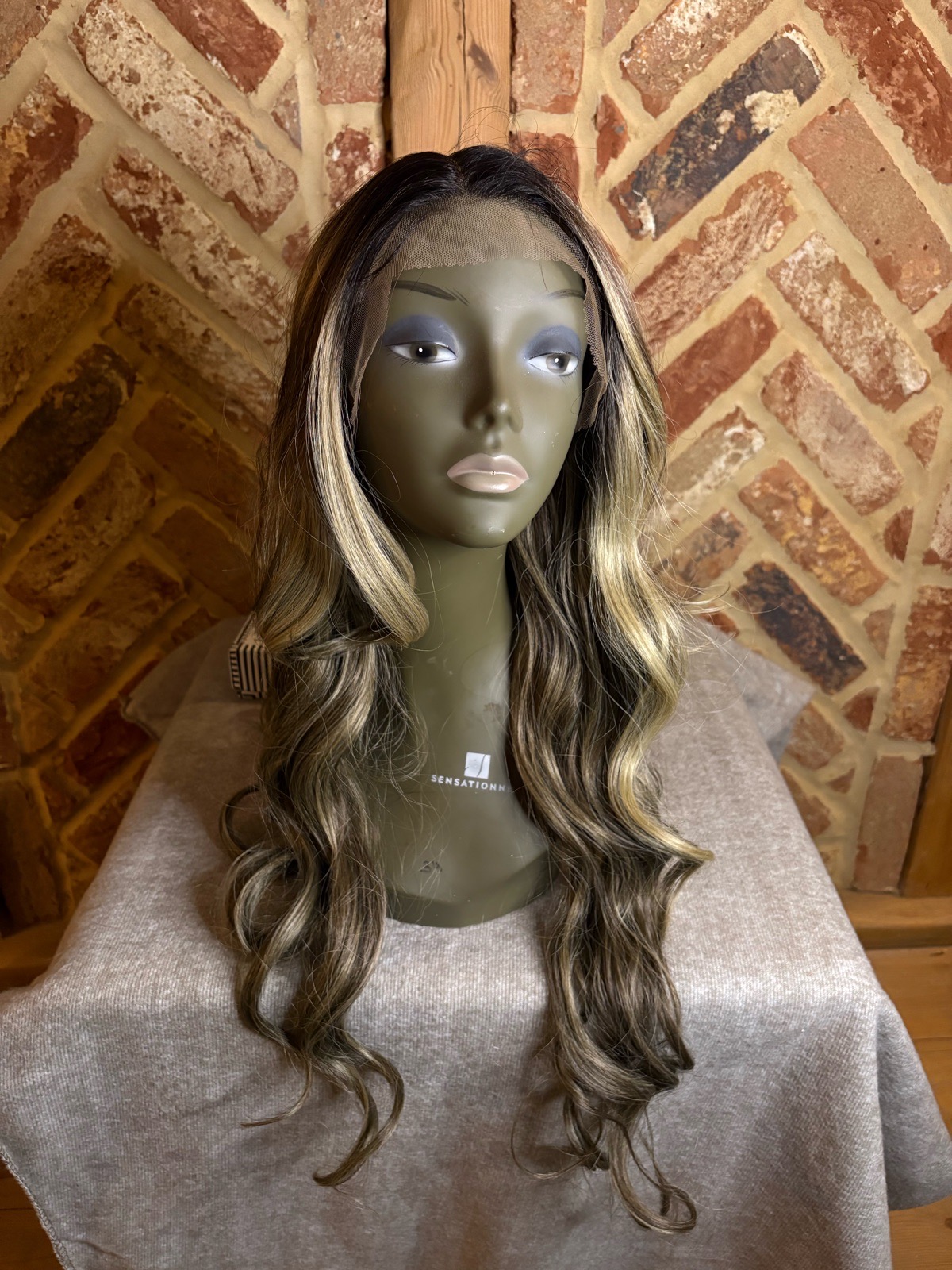 Noble Star Bella Lace Front Wig – Highlighted Wavy Synthetic Hair – 27.5” Long – Boxed