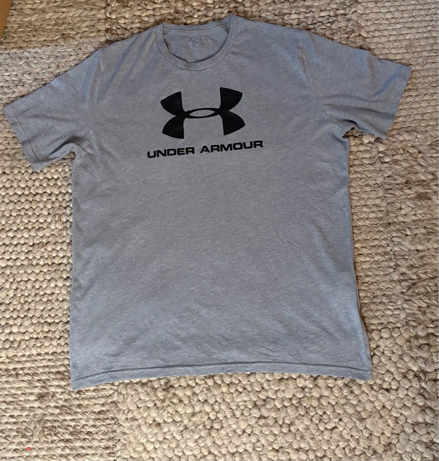 Under Armour Grey Logo T-Shirt – Men’s Sports Gym Training Casual activewear running