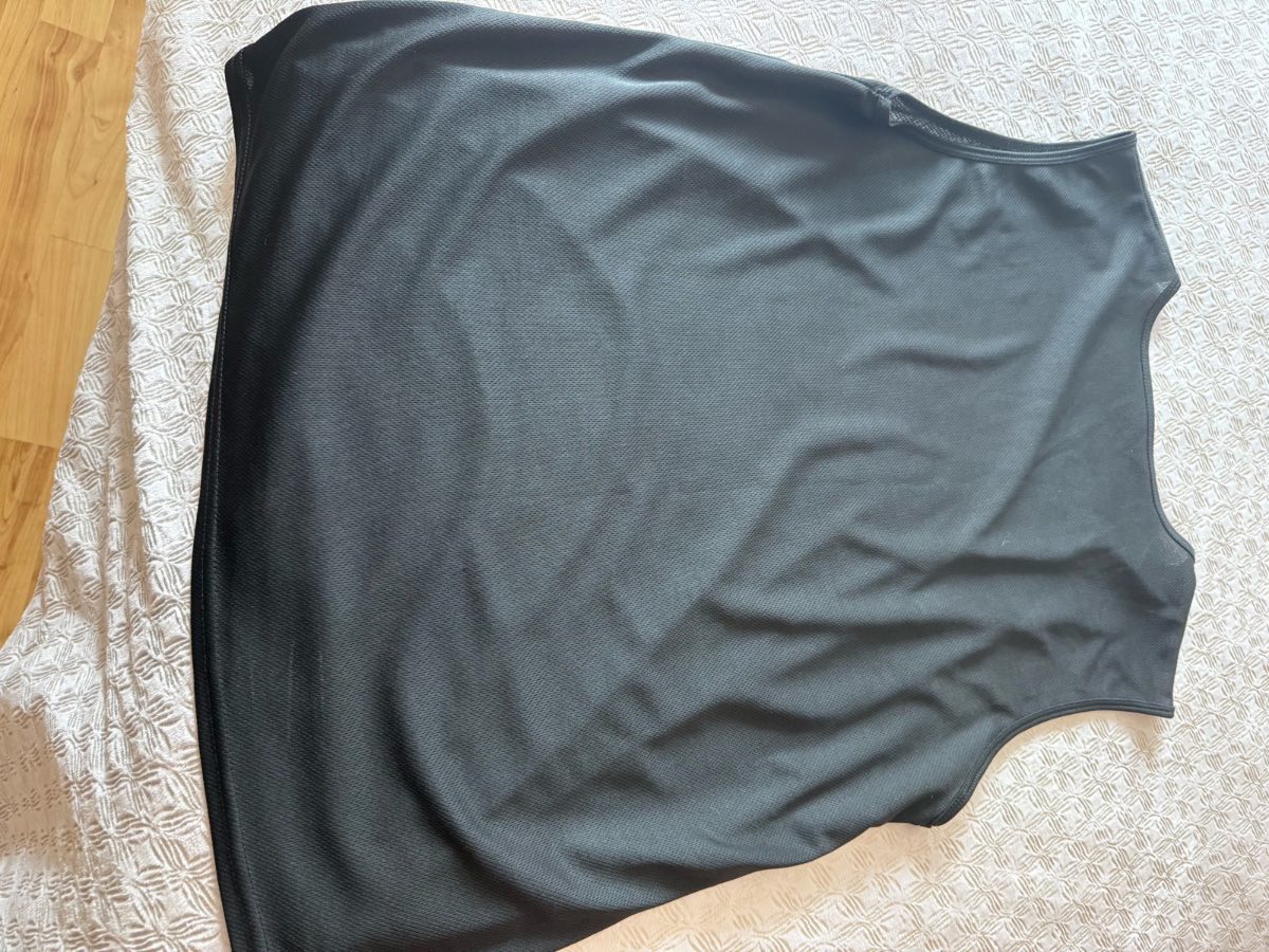 cool black vest size L. bnwt