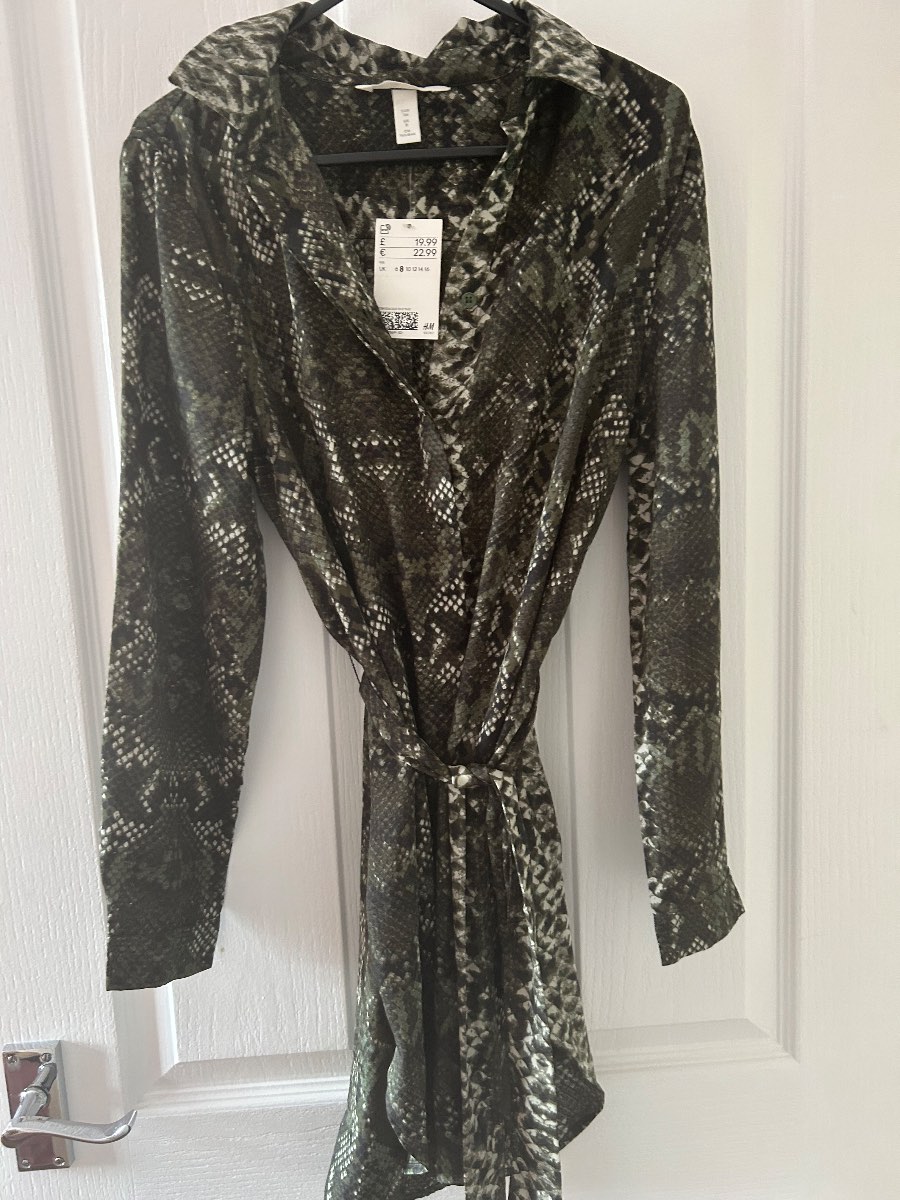 H&M Size 8 green snake print shirt Dress BNWT
