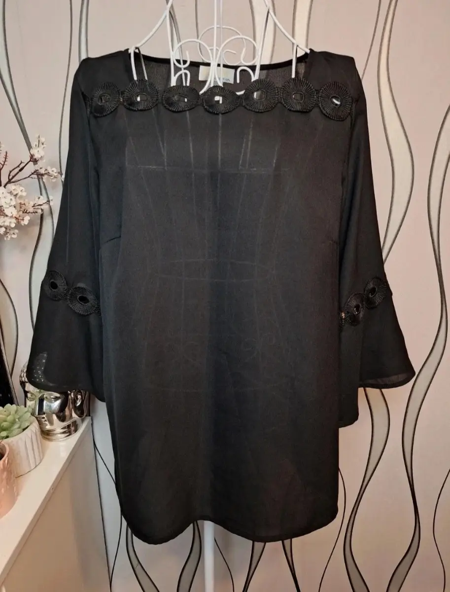 Alessa W Black Bell Sleeve Blouse UK 12