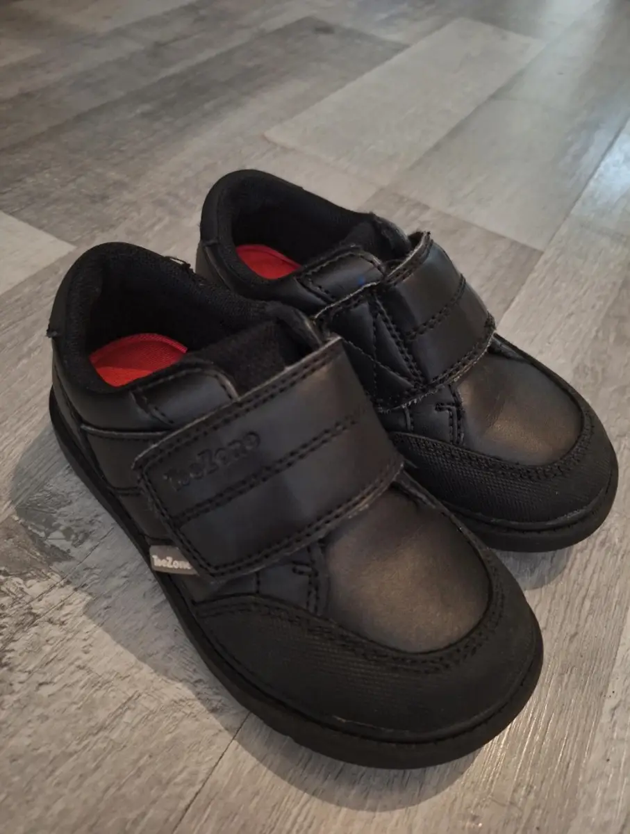 ToeZone School Shoes Black Velcro UK 7 EU 24