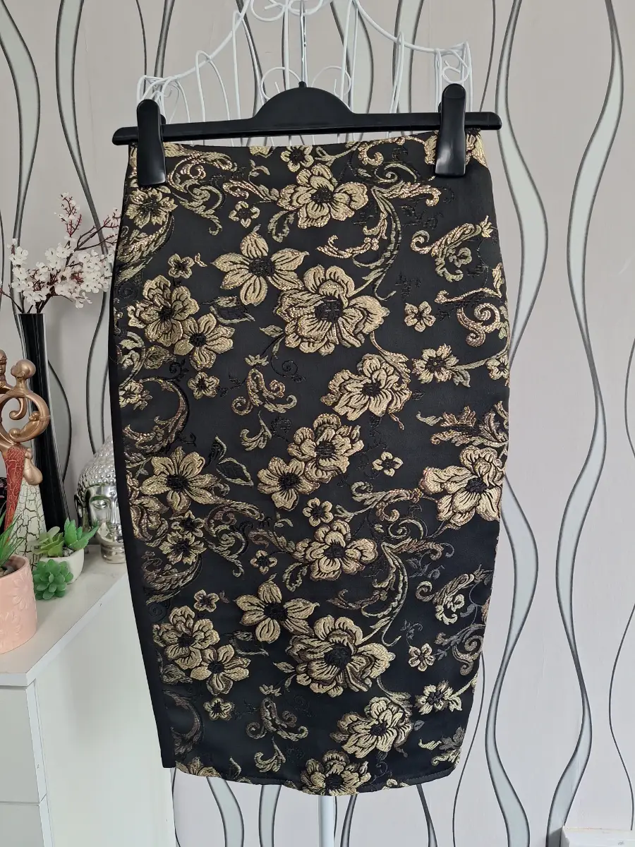 Parisian Black Gold Floral Brocade Pencil Skirt Size 8