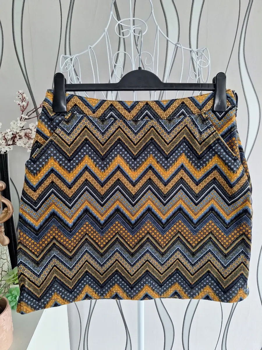 Tu Aztec Chevron Mini Skirt Size 12