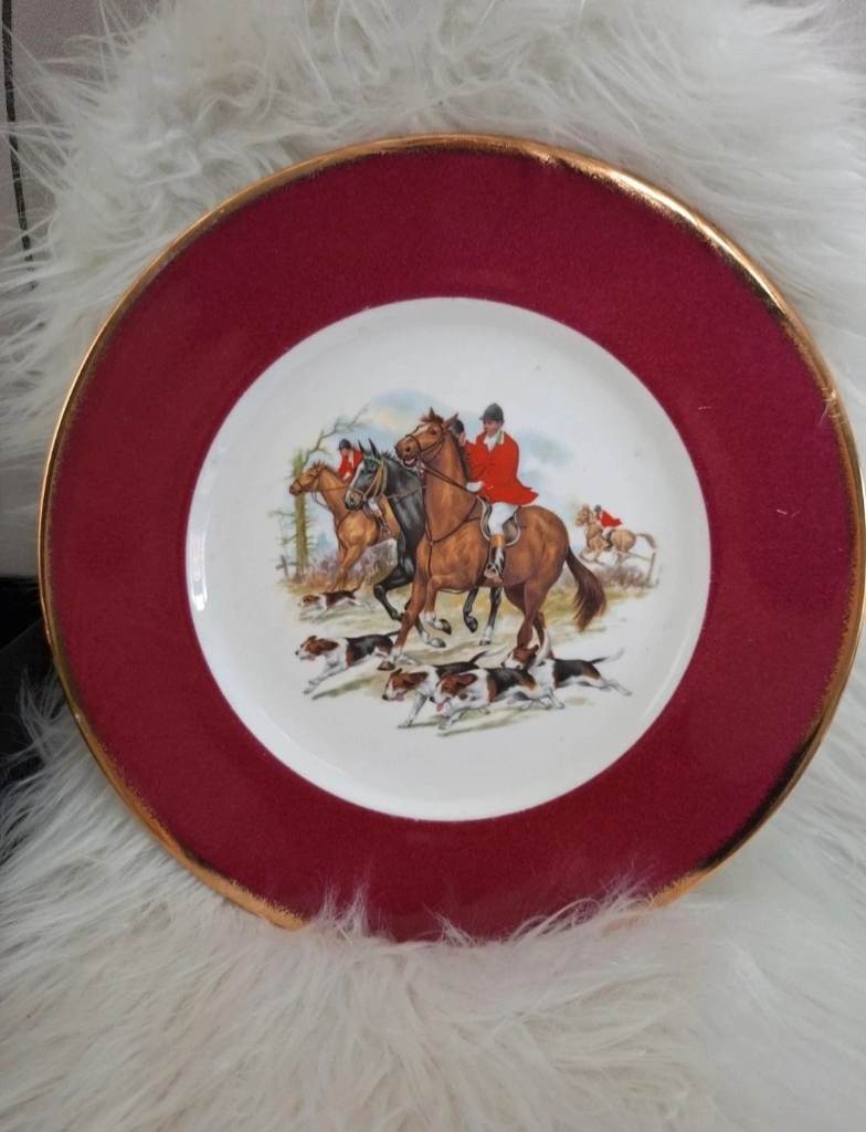 Vintage Decorative Wall Plate Fox Hunting Scene 27cm