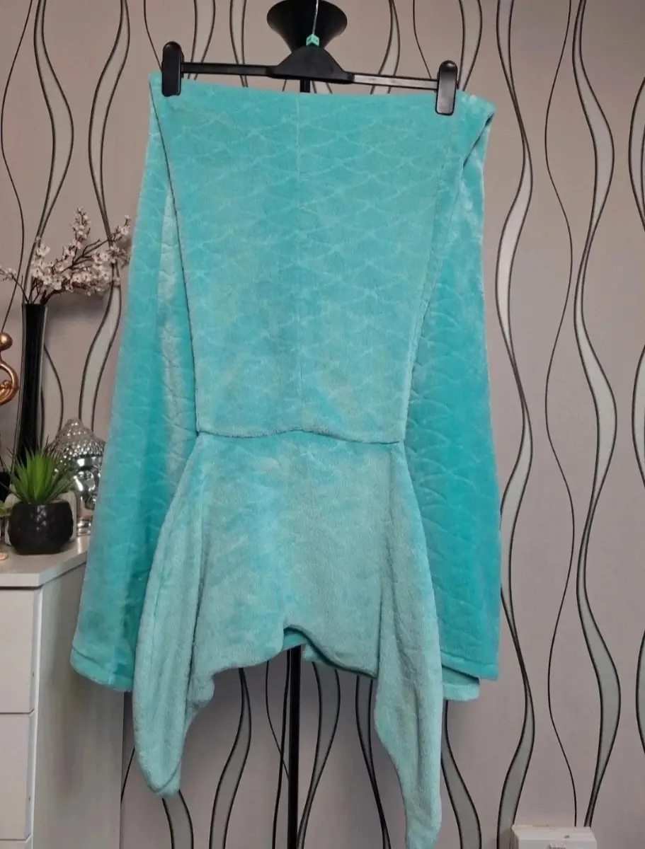 Primark Kids Mermaid Tail Blanket Mint Soft Fleece Throw