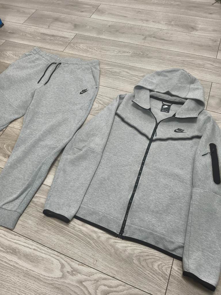 Nike Tech Fleece Full Mens Tracksuit Size Large/Extra Large