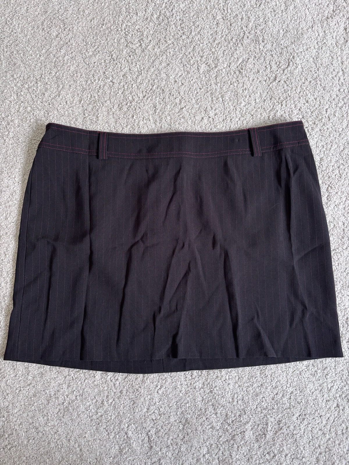 Dorothy Perkins Y2K black & red pinstripe mini skirt, alt gothic punk, smart casual office work uk 1