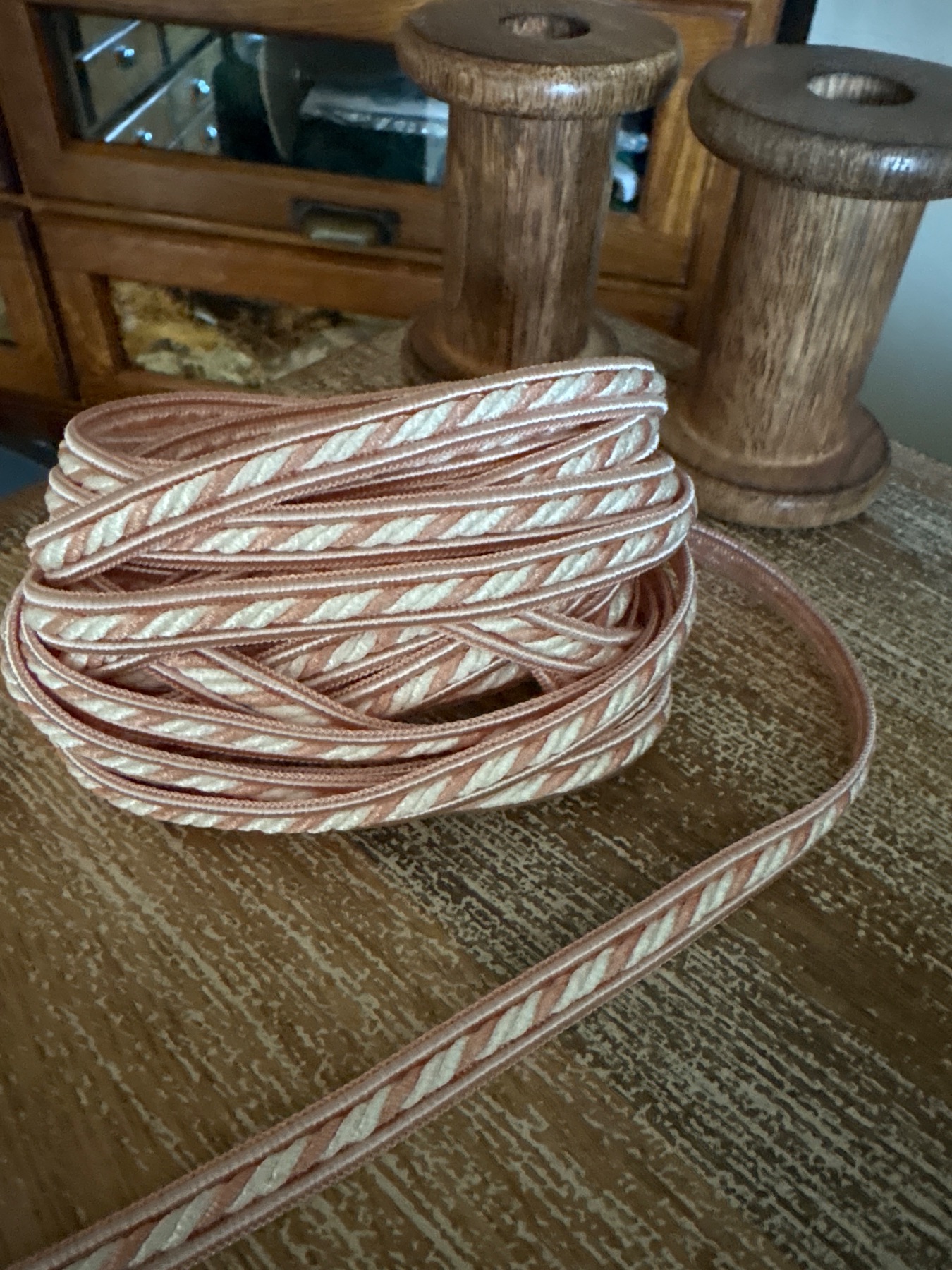 5 metres of pretty salmon-pink/white rope twist vintage lampshade braid gimp trim