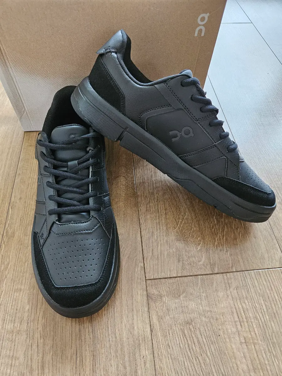 On The Roger Clubhouse  All Black UK 10.5 EU 45 Trainers