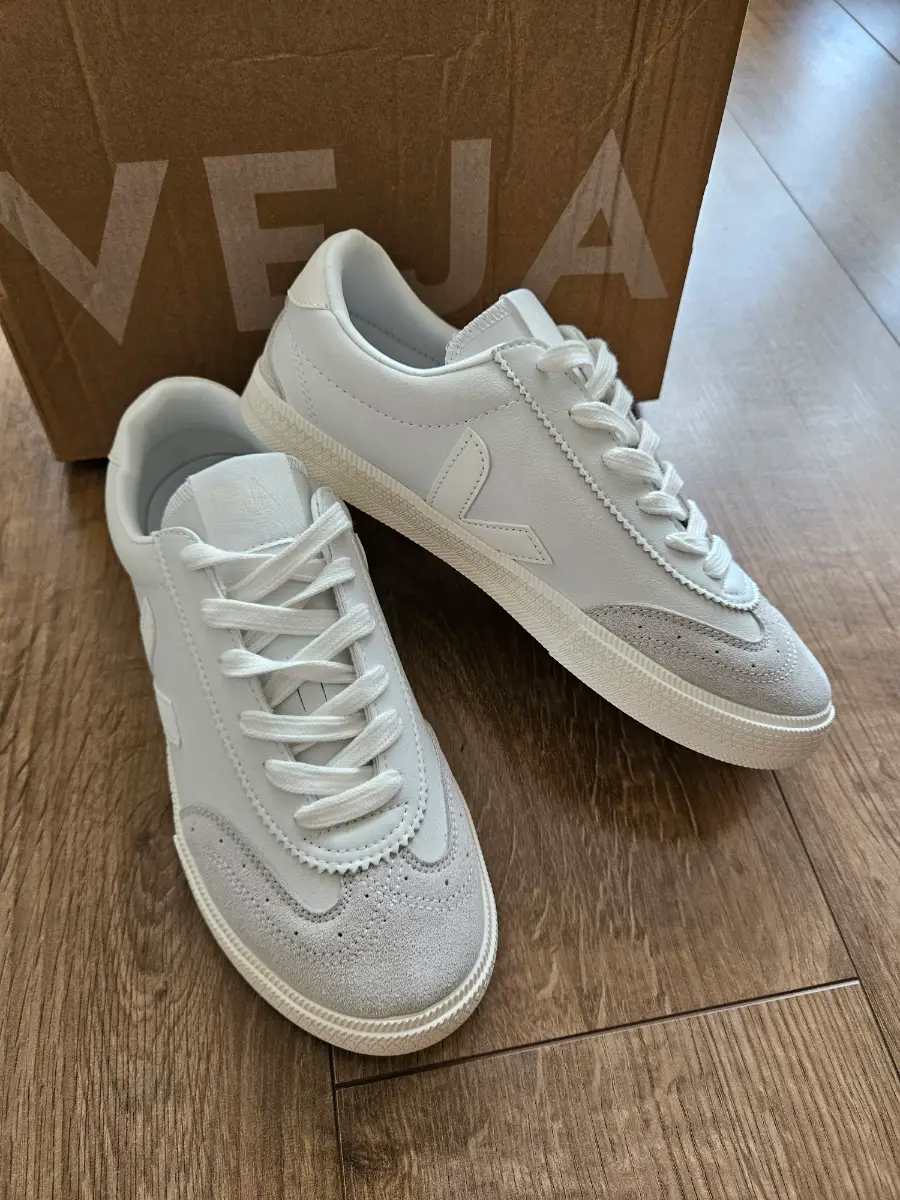 VEJA Volley White Natural UK 7 EU 40 Trainers