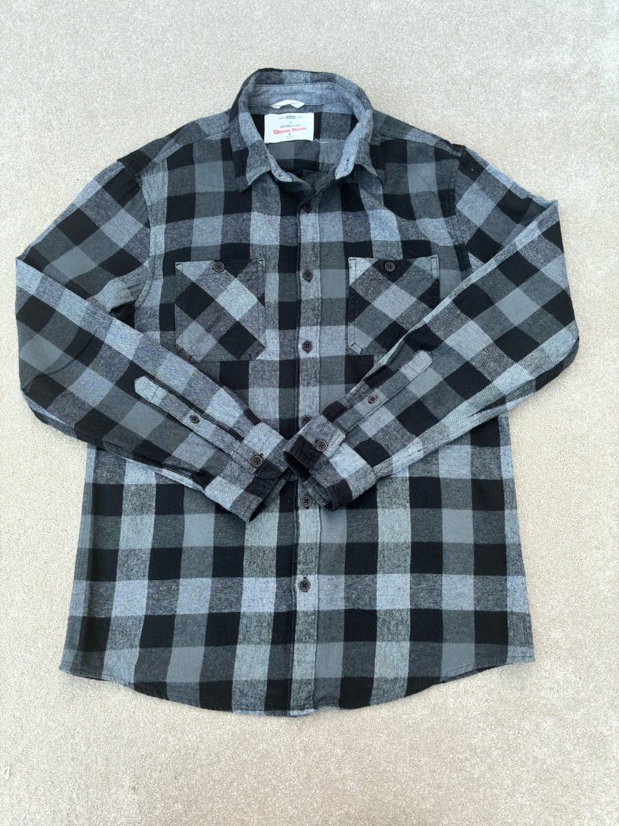 Men’s medium urban pipeline checkered flannel shirt