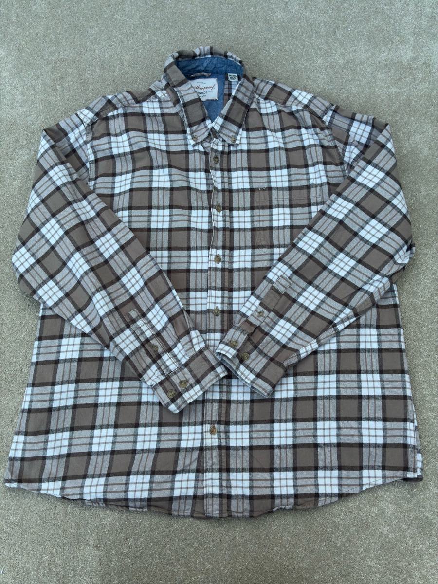 Mens early 2000s vintage y2k inspired plaid flannel shirt