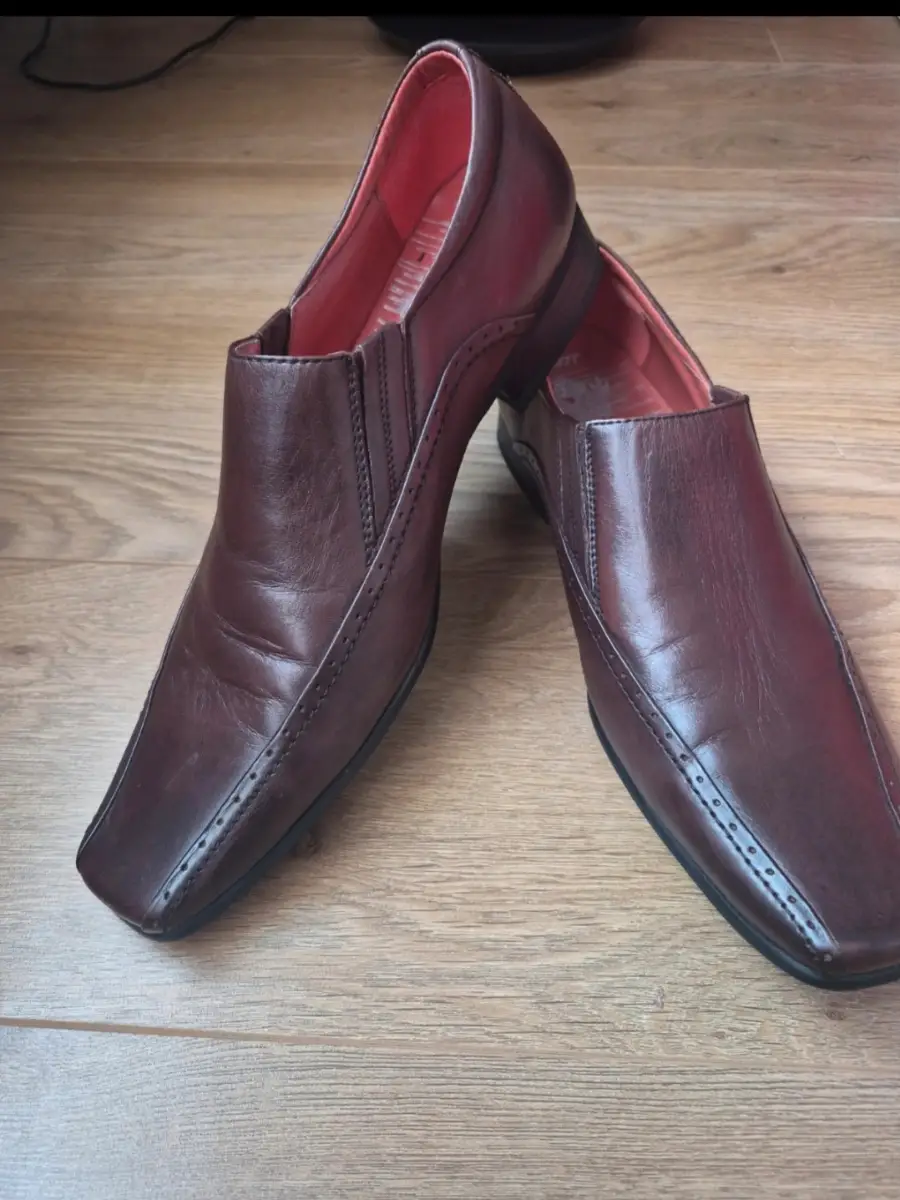 Mens formal leather brown shoes. UK size 9