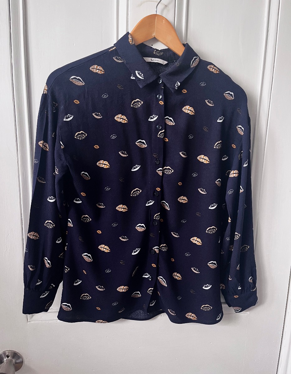 lovely navy blue long sleeved chiffon lip print blouse shirt size 8
