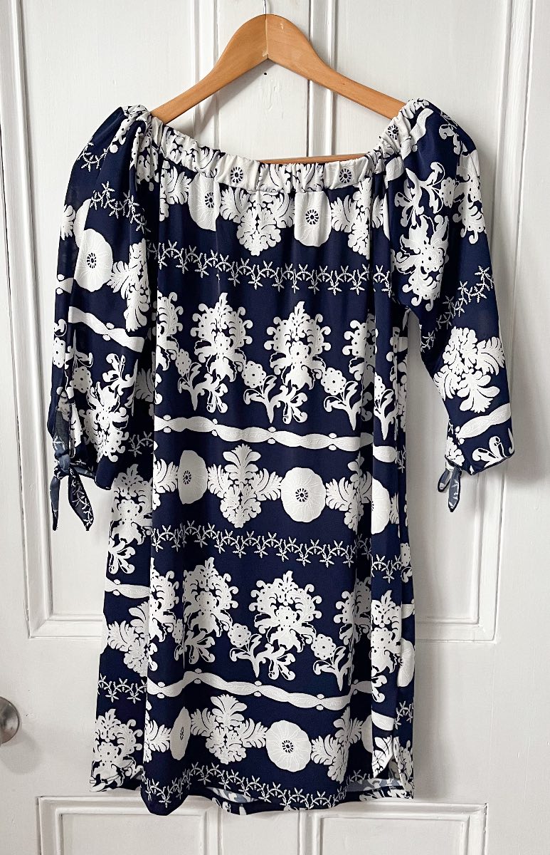 Blue Vanilla size small 10-12 navy & white patterned mini 3/4 sleeved dress