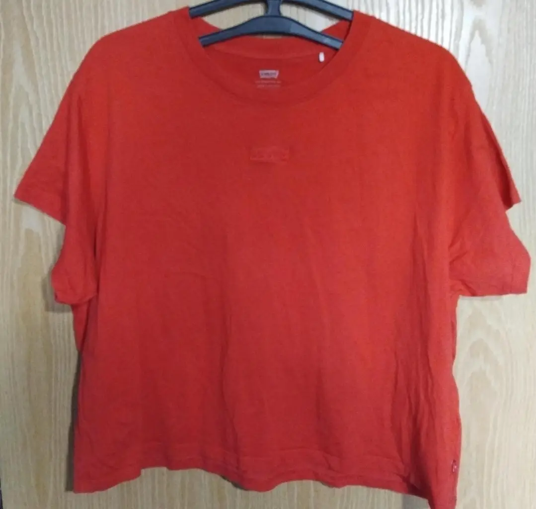 Levis red t shirt. Size L