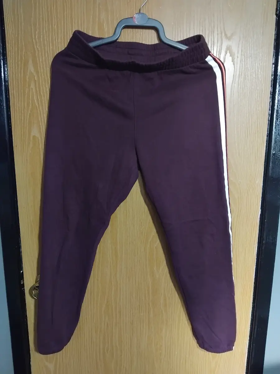 DKNY  joggers. Burgundy. Size M