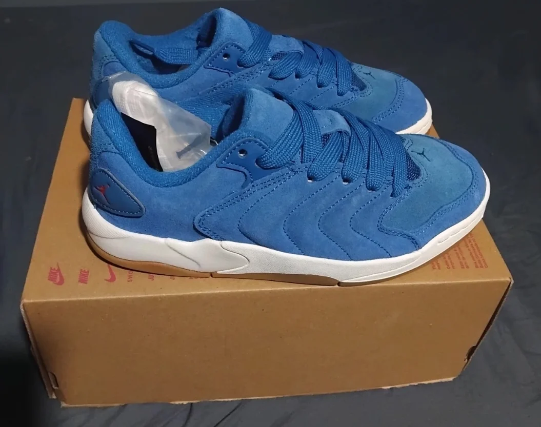 Jordan session GS blue. size uk 4.5 eur 37.5