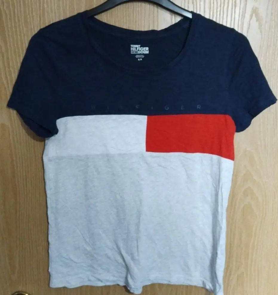 Tommy Hilfiger t shirt. Size S