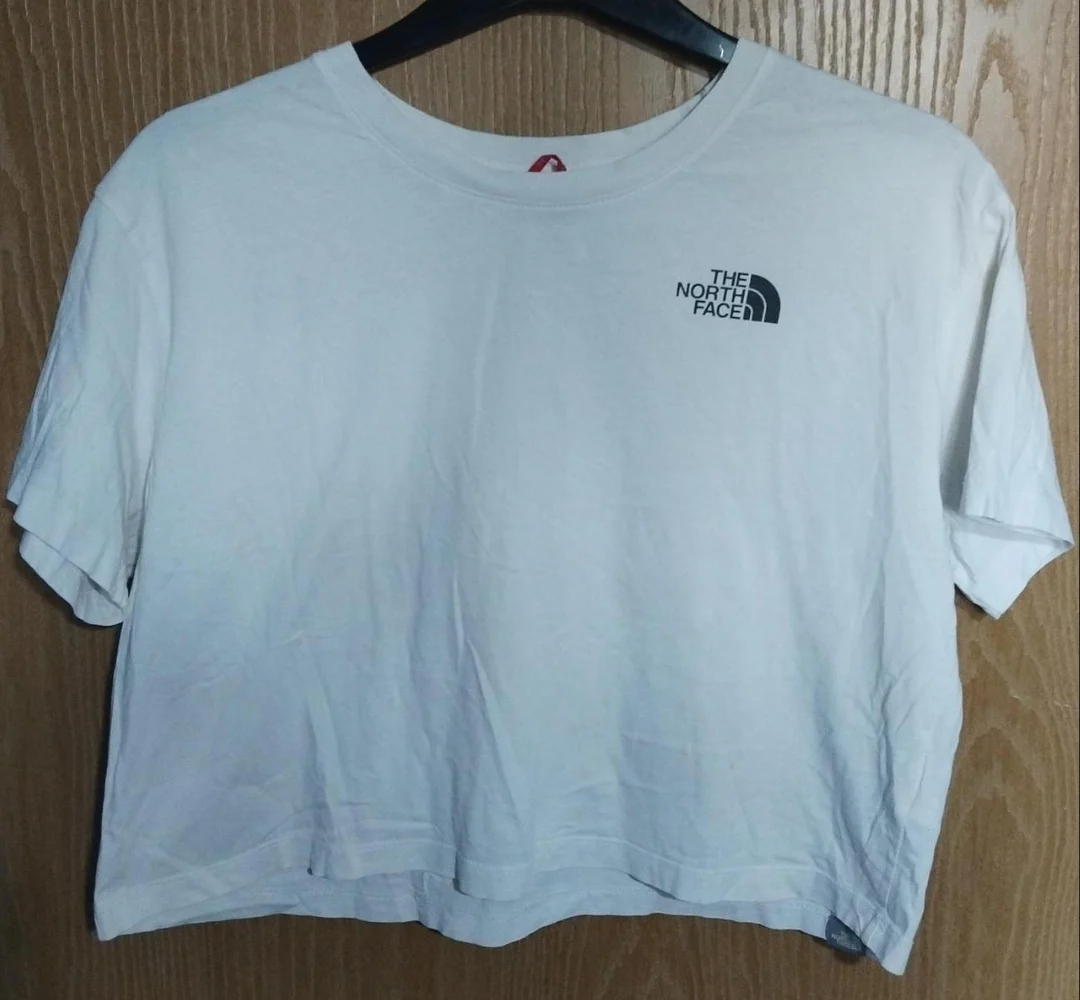 The North face crop t shirt. White. Size M
