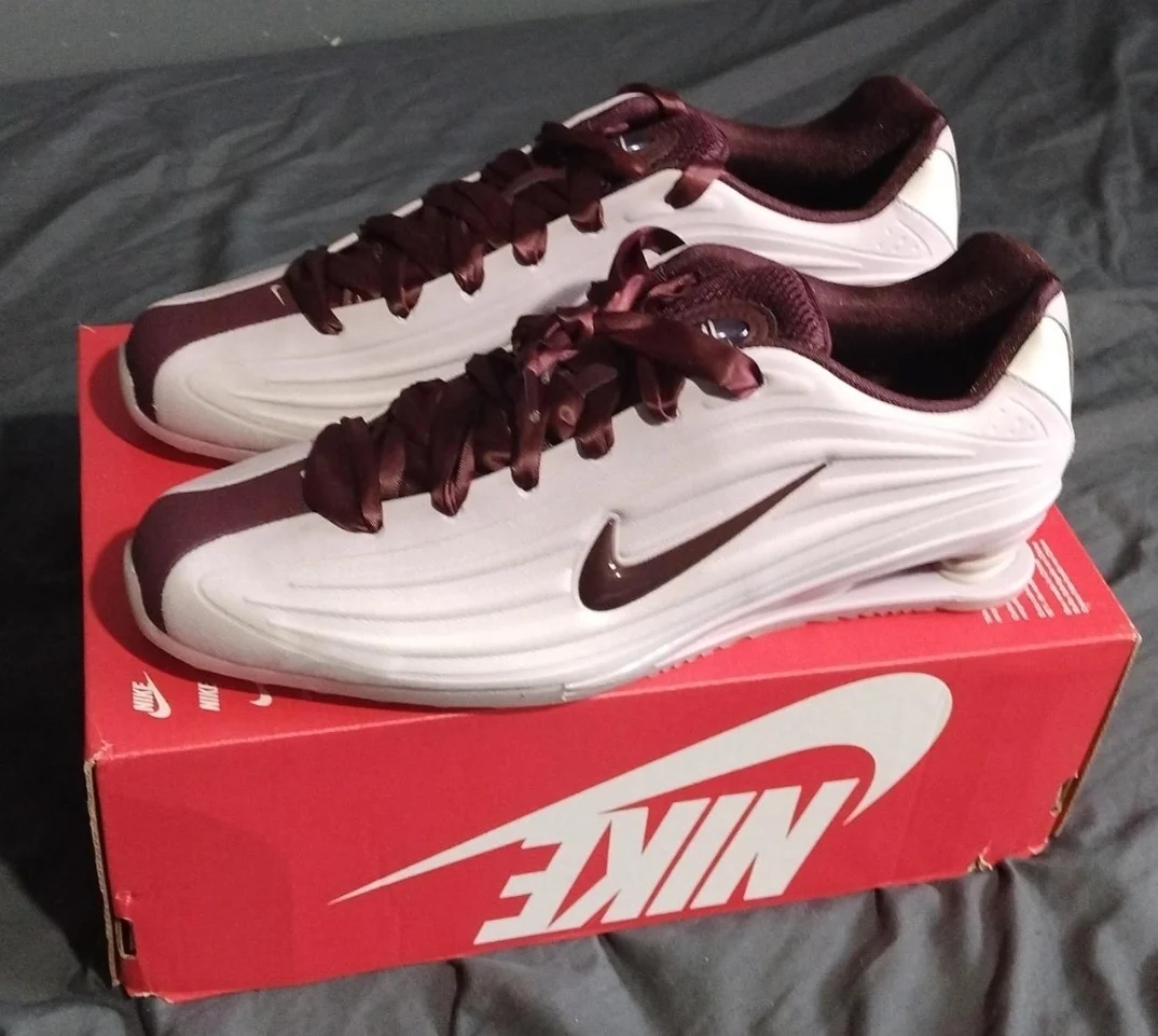 Nike shox Z SE. Rose phantom & burgundy crush. Uk 8