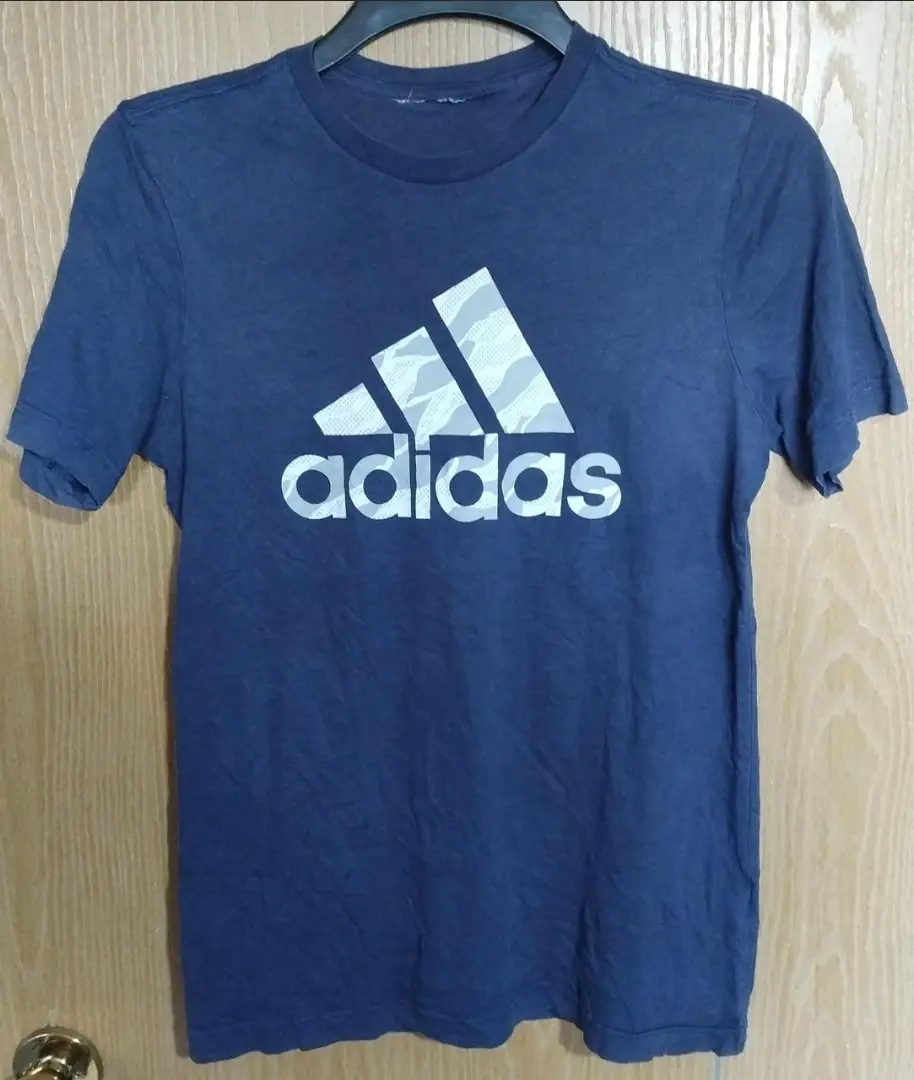 Adidas t shirt. Navy blue. Size S