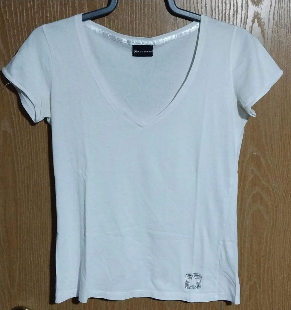 Ladies converse t shirt. White. Size L