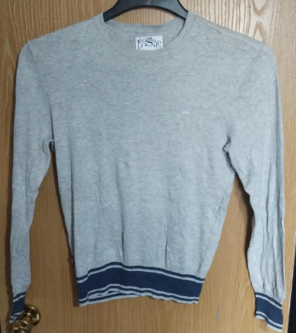 Mens levis jumper. Grey. Size M