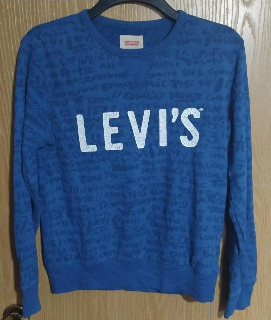 Ladies levis blue crewneck jumper. Size 14