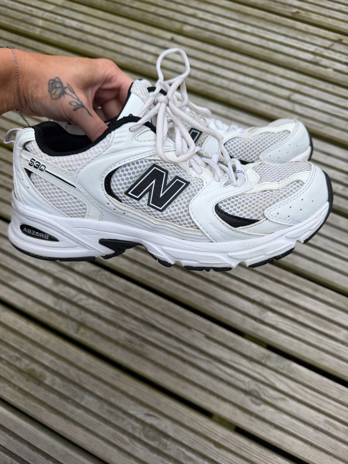 New Balance 530 White & Black Trainers – UK 7