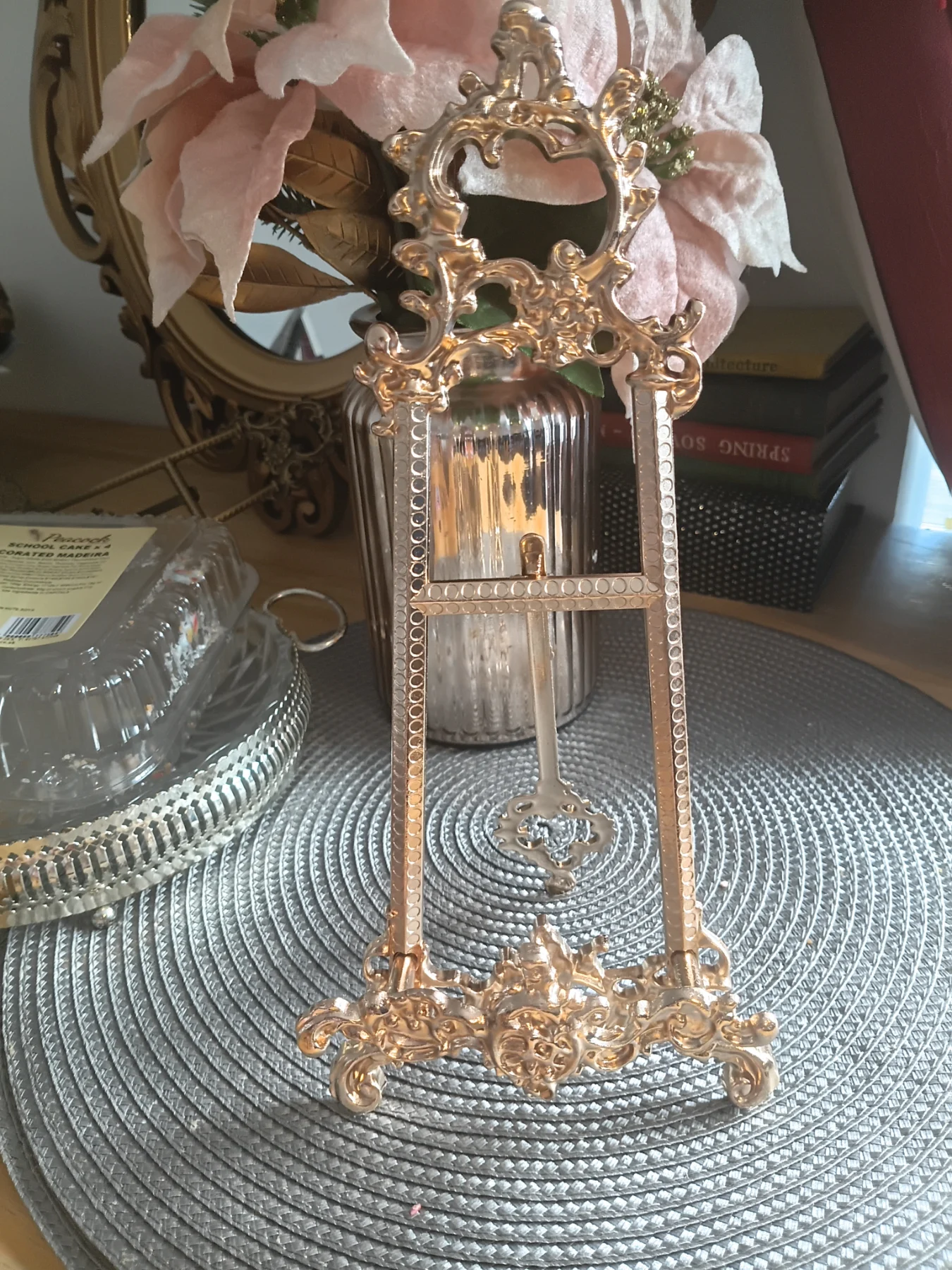Beautiful display easel
